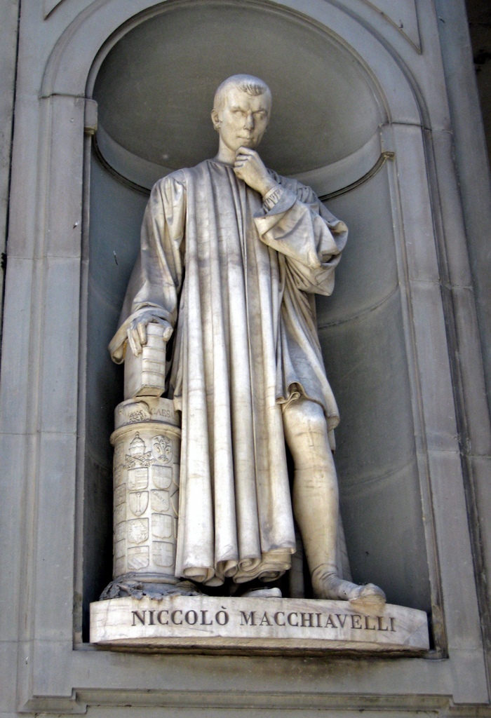 Niccolo Machiavelli Statue